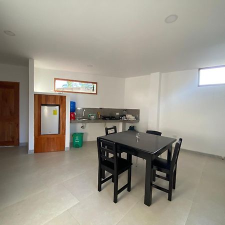 Penguin House Hotel Puerto Villamil Exterior photo