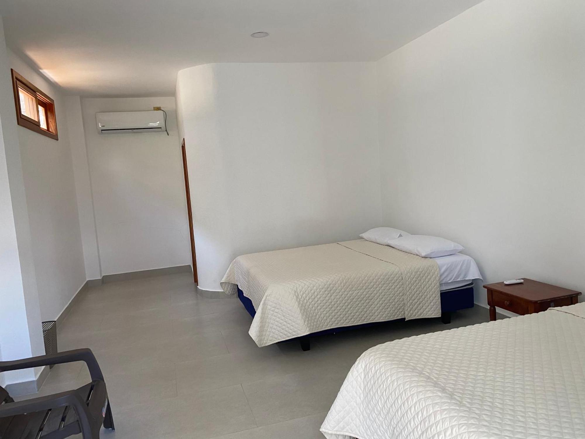 Penguin House Hotel Puerto Villamil Exterior photo