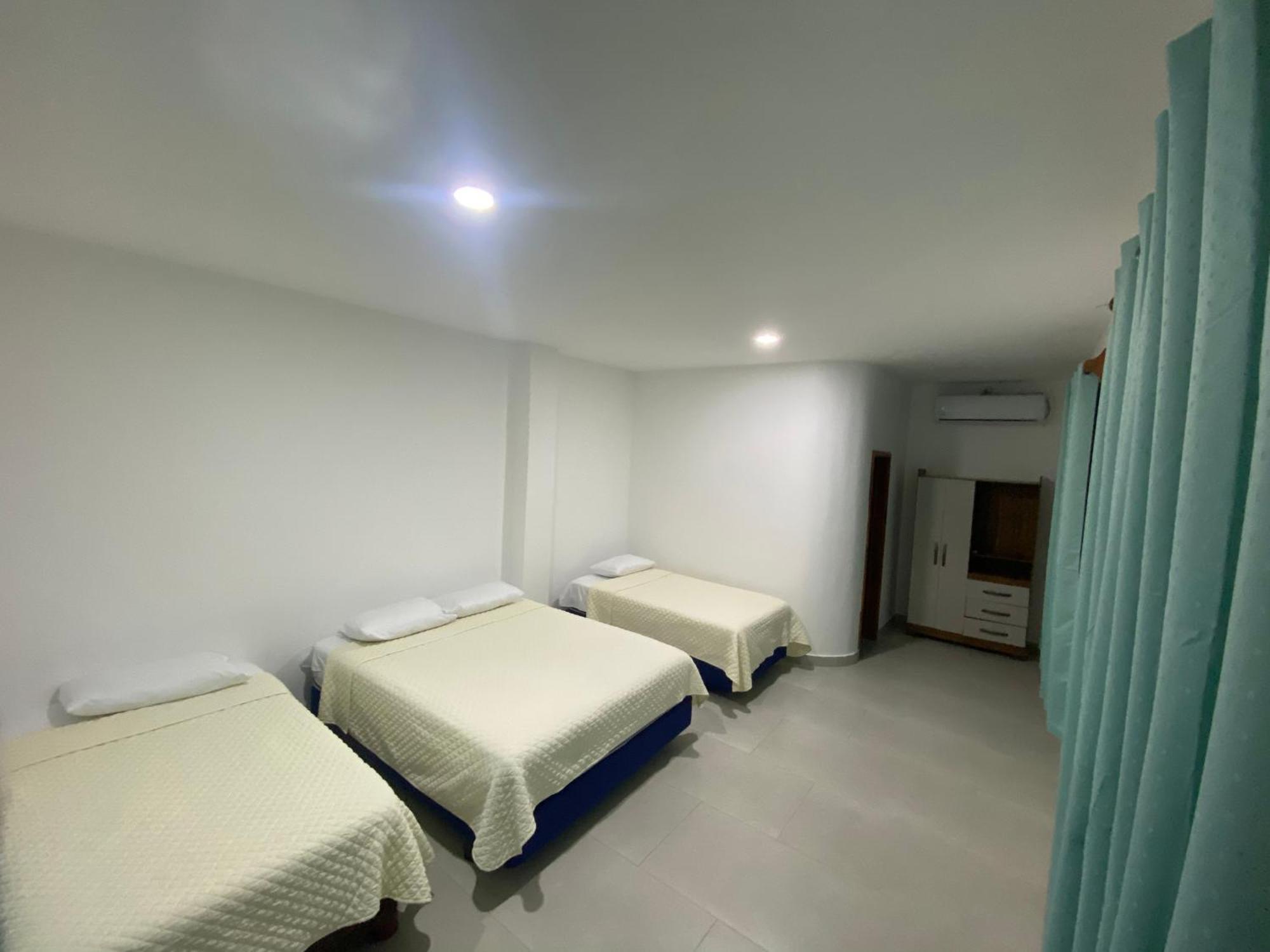 Penguin House Hotel Puerto Villamil Exterior photo